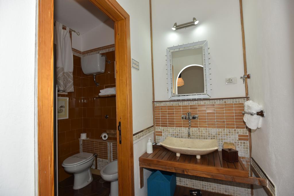Bed & Breakfast Yin & Yang San Pantaleo Exteriör bild