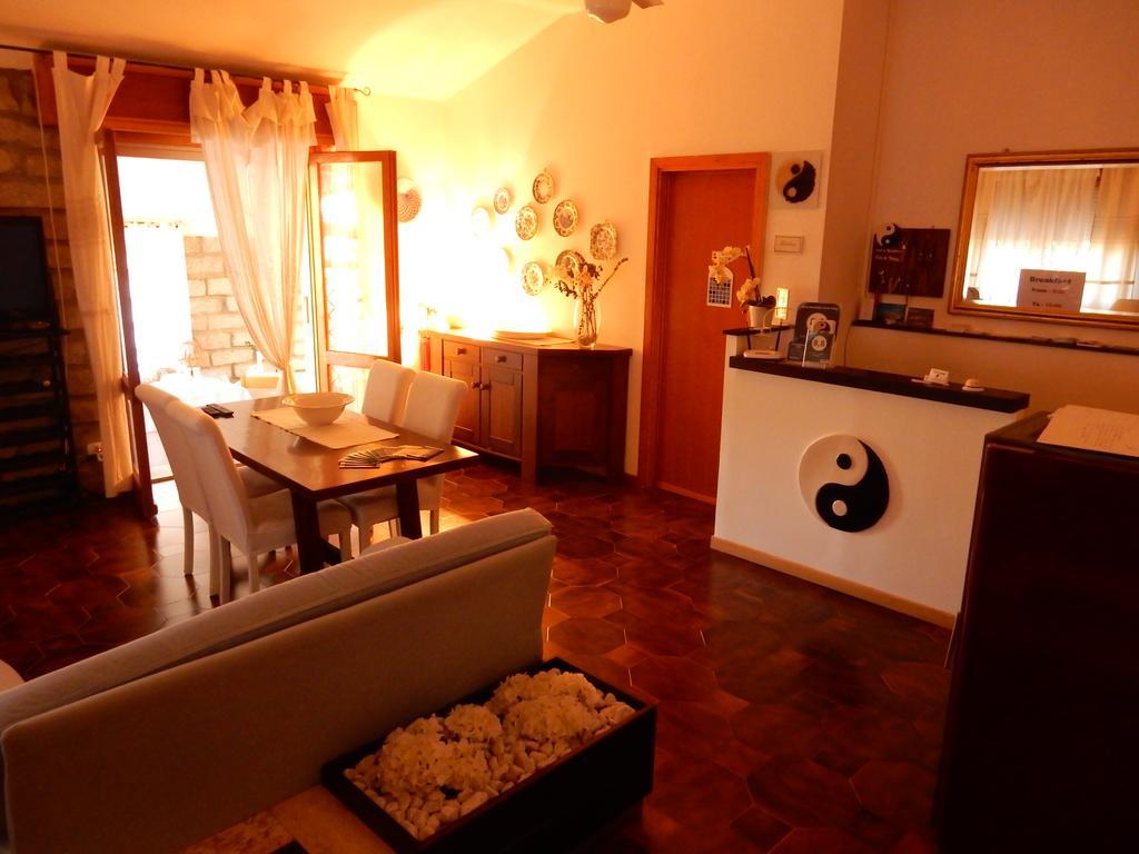 Bed & Breakfast Yin & Yang San Pantaleo Exteriör bild